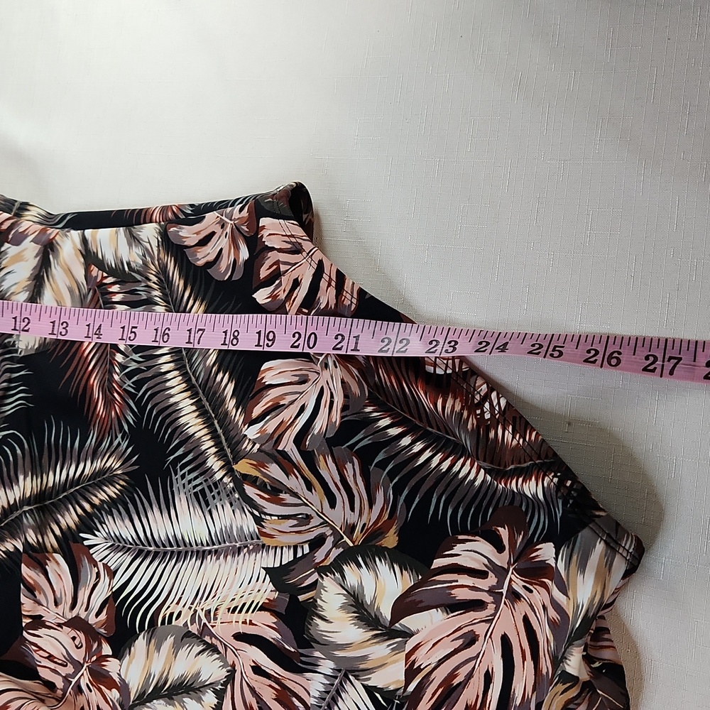 Hurley Scattered Palm One Piece Swimsuit. Size S - Picture 10 of 10